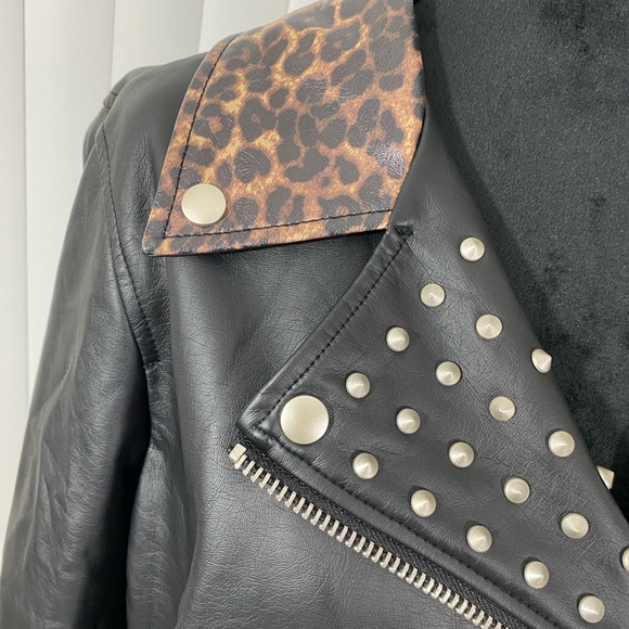 TORRID x BETSEY JOHNSON Leopard Trim Studded Faux Leather Jacket Black Size 1X - Picture 6 of 16